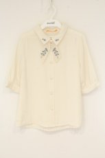 画像1: Fi.n.t / 小花刺繍シアータイ付きブラウス  アイボリー O-26-08-24-005-CA-BL-IG-OS (1)