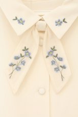 画像2: Fi.n.t / 小花刺繍シアータイ付きブラウス  アイボリー O-26-08-24-005-CA-BL-IG-OS (2)