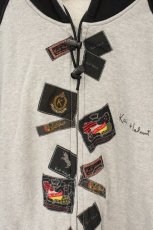 画像2: Karl Helmut / ネームタグジップパーカー  グレー×クロ O-26-08-24-056-EL-TO-IG-OS (2)