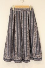 画像1: axes femme / オーナメント縦柄スカート M ブルー系 O-26-08-25-043-AX-BL-OW-OS (1)