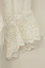 画像2: axes femme POETIQUE / コットンドロストフリルブラウス  シロ O-26-08-27-054-AX-BL-IG-OS (2)