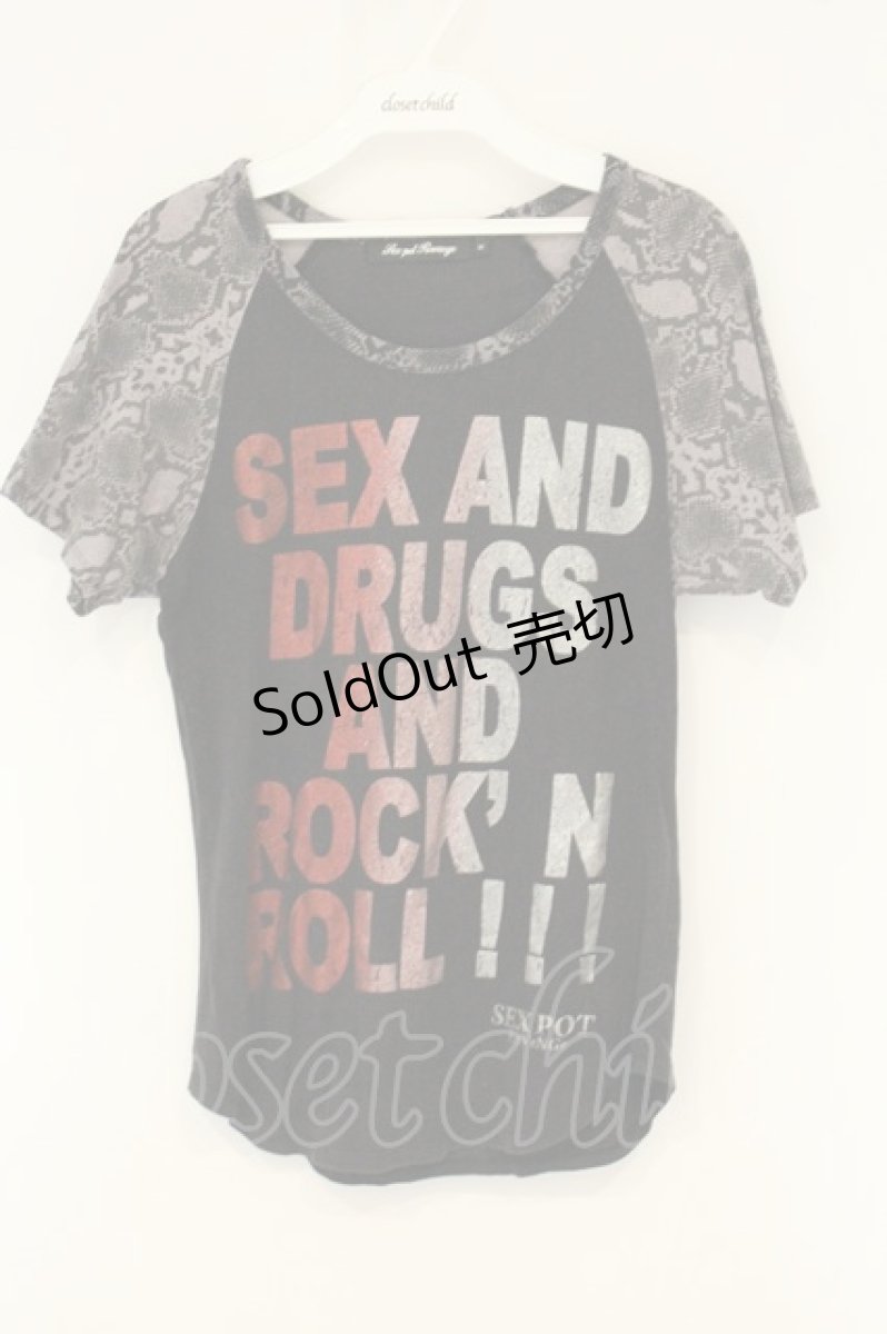 画像1: SEX POT ReVeNGe / ヘビ柄ラグランTシャツ  ブラック O-26-08-27-067-SP-TO-IG-OS (1)