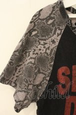 画像2: SEX POT ReVeNGe / ヘビ柄ラグランTシャツ  ブラック O-26-08-27-067-SP-TO-IG-OS (2)