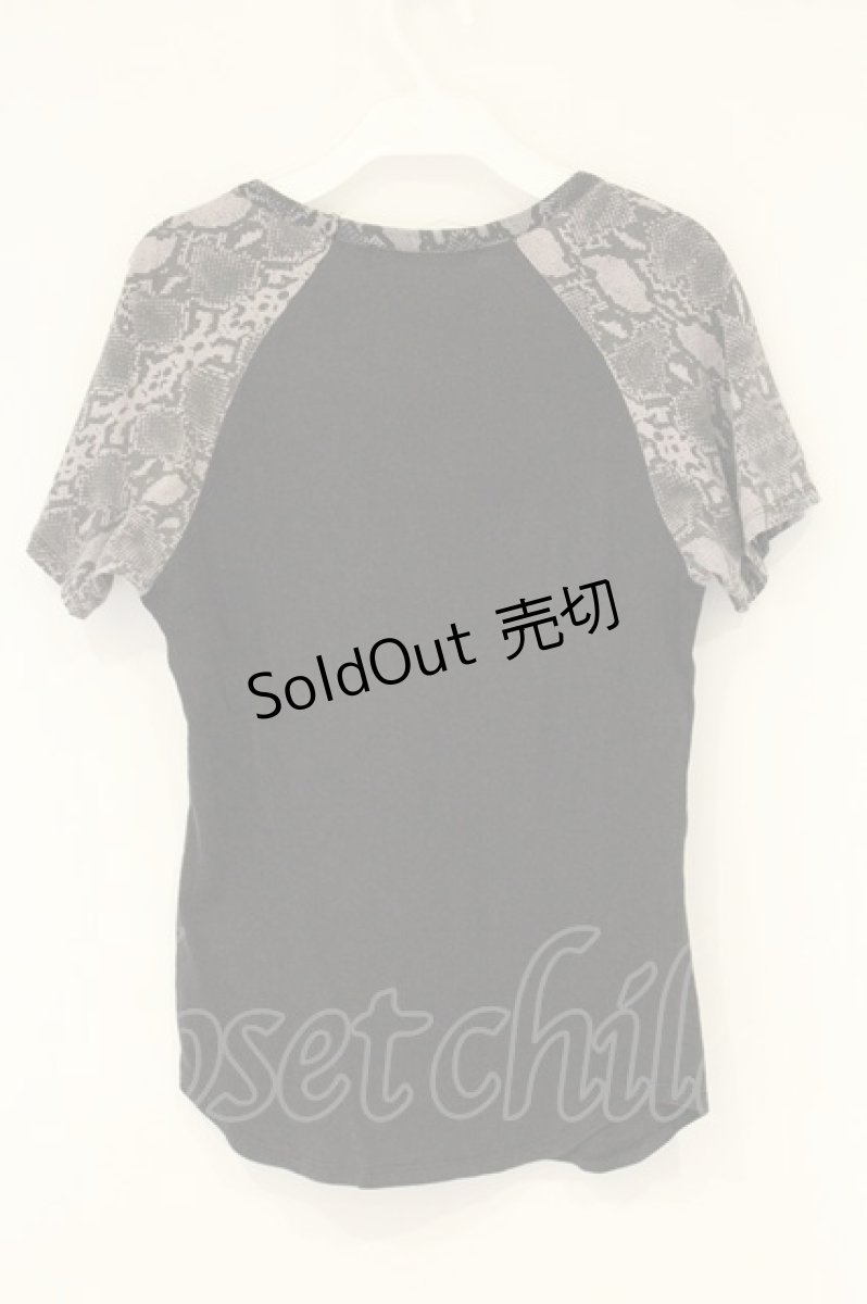 画像3: SEX POT ReVeNGe / ヘビ柄ラグランTシャツ  ブラック O-26-08-27-067-SP-TO-IG-OS (3)