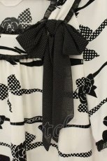 画像2: INGEBORG / カメリアリボン柄チュニック 9 オフシロ×クロ O-26-08-27-089-LO-TO-IG-OS (2)