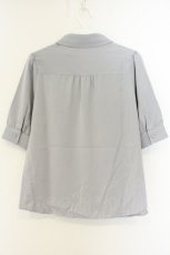 画像2: F i.n.t / リボンタイ付きロゴ刺繍衿ブラウス F ライトグレー O-26-08-28-065-CA-BL-OW-OS (2)
