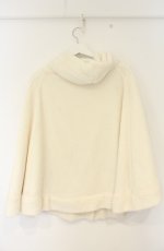 画像2: axes femme / ビジュー裏ボアニットポンチョ F オフシロ O-26-08-30-058-AX-CO-IG-OS (2)