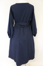 画像2: axes femme / 刺繍入りカシュクールワンピース M ネイビー O-26-08-30-037-AX-OP-OW-OS (2)