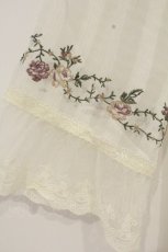 画像2: axes femme / ミュルーズ刺繍シアーガウン M シロ O-26-08-31-1001-AX-TO-OW-OS (2)