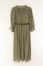 画像3: Maison de FLEUR Petite Robe canone / 優等生のワンピース  カーキグリーン O-26-09-01-1055-LO-OP-IG-OS (3)