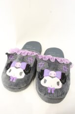 画像1: m petit by misako / シナモロール/ルームシューズスリッパ  クロミ（クロ×パープル） O-26-09-01-2050-LO-ZA-OW-OS (1)