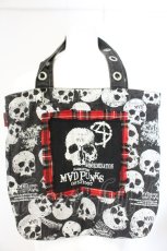 画像1: MAD / スカルパッチトートバッグ  ブラック×レッド O-26-09-01-2015-PU-BG-OW-OS (1)