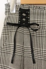 画像2: Honey Cinnamon / フリルサスチェックショートパンツ  クロ O-26-09-01-023-LO-PA-IG-OS (2)