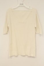 画像1: INGEBORG / ロゴ刺繍使い半袖ニットソー  オフシロ O-26-09-03-056-LO-TO-OW-OS (1)