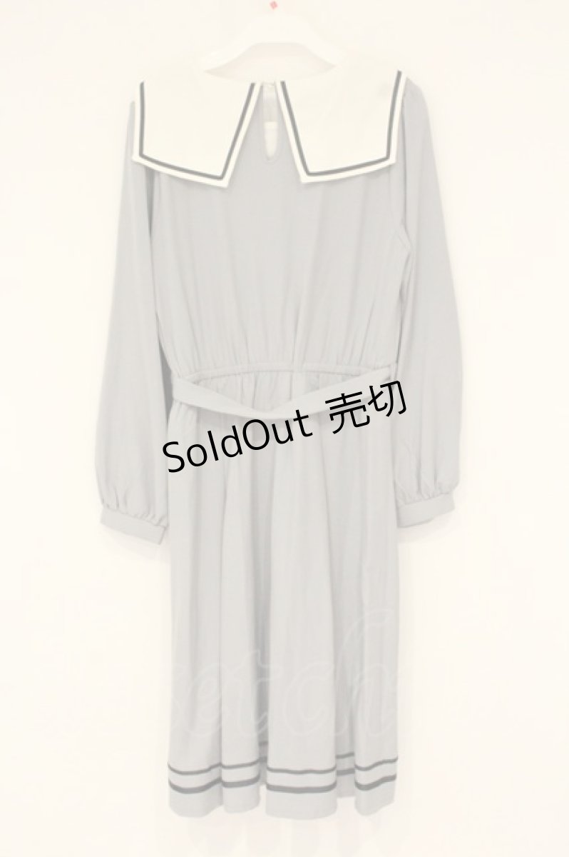 画像4: axes femme POETIQUE / ウサギ刺繍セーラーワンピース【多屋来夢コラボ】 M グレー O-26-09-04-038-AX-OP-OW-OS (4)