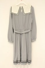 画像4: axes femme POETIQUE / ウサギ刺繍セーラーワンピース【多屋来夢コラボ】 M グレー O-26-09-04-038-AX-OP-OW-OS (4)