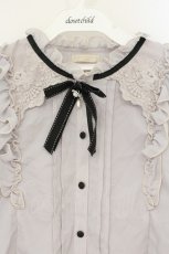 画像2: axes femme POETIQUE / リボンブローチ付きブラウス M グレー O-26-09-04-054-AX-BL-OW-OS (2)