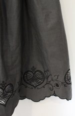 画像2: axes femme / ハート透かし刺繍スカート M グレー O-26-09-05-094-AX-SK-IG-OS (2)