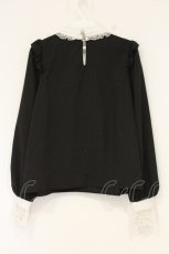 画像4: NOEMIE / ゴシックチョーカーバックルレースアップブラウス  クロ×シロ O-26-09-07-060-LO-BL-IG-OS (4)