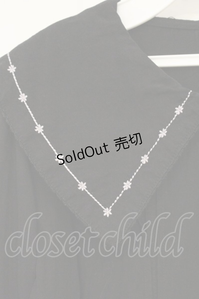 画像2: axes femme POETIQUE / 襟刺繍ボリューム袖ブラウス M クロ O-26-09-14-036-AX-BL-OW-OS (2)