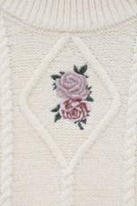 画像2: an another angelus / カメオ風ローズ刺繍ニットプルオーバー  アイボリー O-26-09-14-052-CA-TO-IG-OS (2)