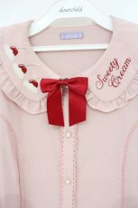 画像2: axes femme kawaii / お菓子刺繍ブラウス M ピンク O-26-09-14-2035-AX-BL-OW-OS (2)