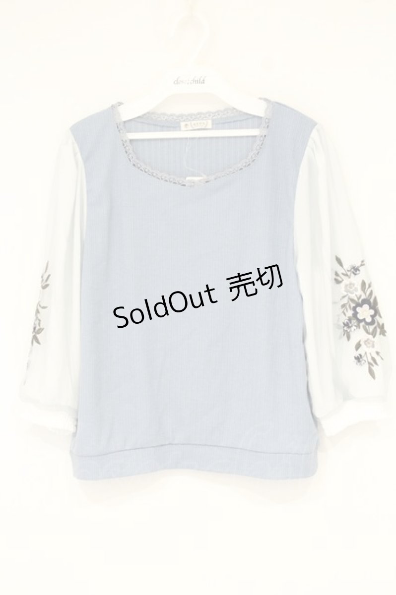 画像1: axes femme / 花刺繍チュール袖七分袖プルオーバー F サックス O-26-09-14-2044-AX-TO-OW-OS (1)