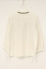画像3: axes femme / カメオブローチ付シフォンブラウス【カメオブローチ欠品】 F キナリ O-26-09-14-2108-AX-BL-OW-OS (3)