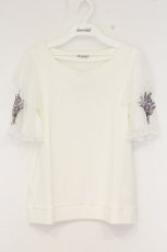 画像1: axes femme / チュール×ブーケ刺繍プルオーバー F シロ O-26-09-16-084-AX-TO-OW-OS (1)