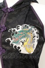 画像2: Qutie Frash / 刺繍入りフードスリットベスト  ブラック O-26-09-19-077-QU-TO-YM-OS (2)