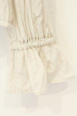 画像3: Perla nell' ostrica / スタンドフリル衿ブラウス  無地/グレーベージュ O-26-09-22-092-LO-BL-OW-OS (3)