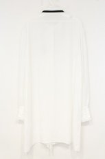 画像4: ATELIER PIERROT / Modern Flounce Long Blouse（モダンフラウンスロングブラウス）  ホワイト O-26-09-24-051-EL-BL-IG-OS (4)