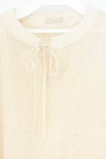 画像2: axes femme POETIQUE / シアードットドビーブラウス M ベージュ O-26-09-25-051-AX-BL-OW-OS (2)