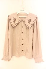 画像1: axes femme POETIQUE / フラワー刺繍スカラップ襟ブラウス M ベージュ O-26-09-25-065-AX-BL-OW-OS (1)