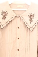 画像2: axes femme POETIQUE / フラワー刺繍スカラップ襟ブラウス M ベージュ O-26-09-25-065-AX-BL-OW-OS (2)