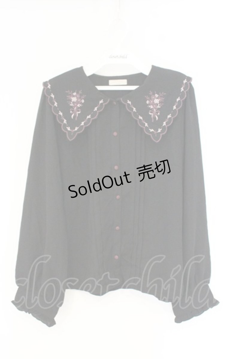 画像1: axes femme POETIQUE / フラワー刺繍スカラップ襟ブラウス M クロ O-26-09-25-066-AX-BL-OW-OS (1)