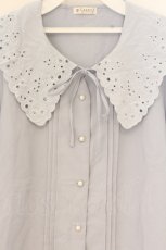 画像2: axes femme / 刺繍襟ブラウス M サックス O-26-09-25-076-AX-BL-OW-OS (2)