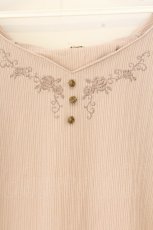 画像2: axes femme / 刺繍入マトンスリーブリブプルオーバー F ピンクベージュ O-26-09-25-095-AX-TS-OW-OS (2)