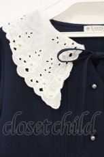 画像2: axes femme / 刺繍入りビッグカラーブラウス M ネイビー×シロ O-26-09-26-052-AX-BL-IG-OS (2)