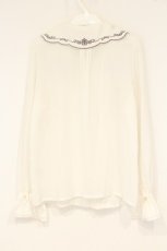 画像3: Amavel / ティーセット刺繍入りジャボ付きブラウス  シロ O-26-09-26-088-CA-BL-IG-OS (3)