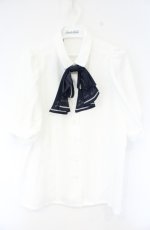 画像1: an another angelus / スカーフ風ラッフルリボンタイ付きブラウス F オフシロ O-26-09-27-053-CA-BL-OW-OS (1)