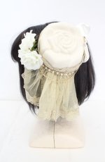 画像2: ALICE and the PIRATES / Under the Rose?闇の使者と薔薇の刻印?薔薇のトーク帽  オフシロ×ゴールド O-26-09-29-1002-PA-AC-OW-OS (2)