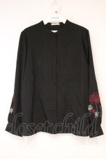画像1: axes femme / 彼岸花刺繍ハイネックシャツ F クロ O-26-09-29-060-AX-BL-IG-OS (1)
