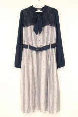 画像1: axes femme / レトロモチーフボータイワンピース M ネイビー系 O-26-09-29-083-AX-OP-OW-OS (1)