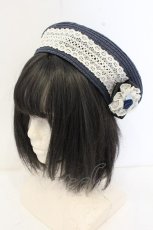 画像1: axes femme / ブローチ付きレース雑材ベレー 57.5cm ネイビー O-26-10-04-068-AX-AC-IG-OS (1)