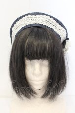 画像2: axes femme / ブローチ付きレース雑材ベレー 57.5cm ネイビー O-26-10-04-068-AX-AC-IG-OS (2)