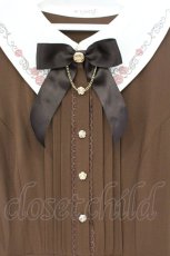 画像2: axes femme / リボンブローチ薔薇刺繍ワンピース M ブラウン×アイボリー O-26-10-05-045-AX-OP-IG-OS (2)
