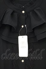 画像2: axes femme / ジャボ風フリルブラウス F クロ O-26-10-05-023-AX-BL-OW-OS (2)