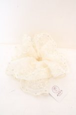 画像1: axes femme POETIQUE / パール×レースビッグシュシュ  オフシロ O-26-10-06-1055-AX-AC-IG-OS (1)