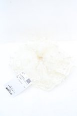 画像2: axes femme POETIQUE / パール×レースビッグシュシュ  アイボリー O-26-10-06-1032-AX-AC-IG-OS (2)